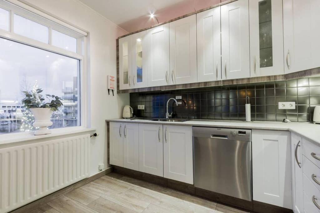 אקורירי Superb Central Location, No Car Needed - Spacious מראה חיצוני תמונה
