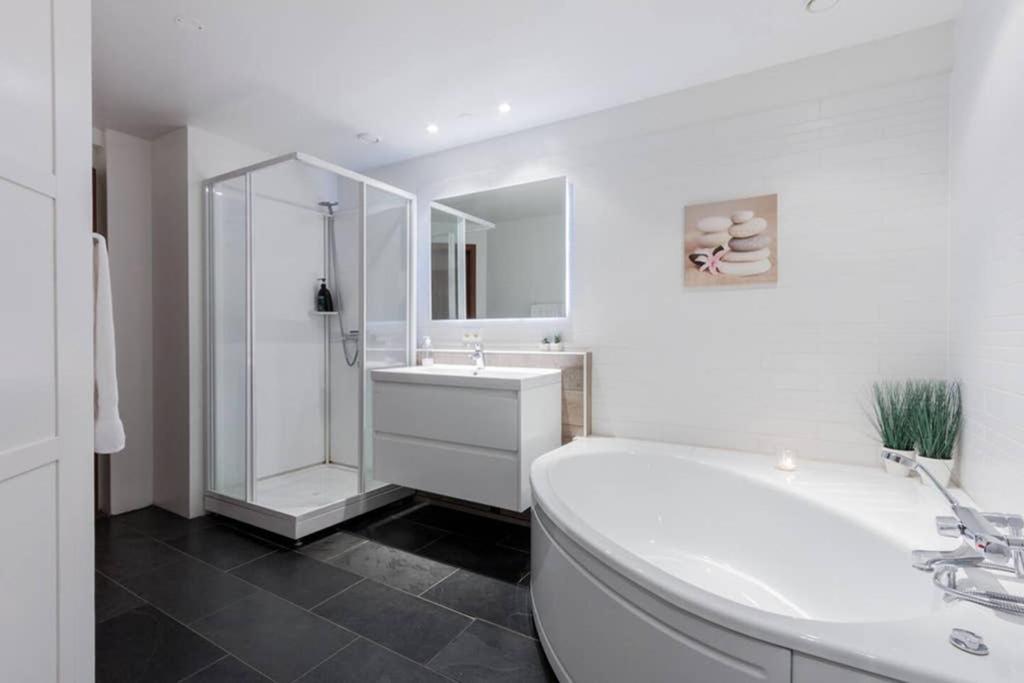 אקורירי Superb Central Location, No Car Needed - Spacious מראה חיצוני תמונה