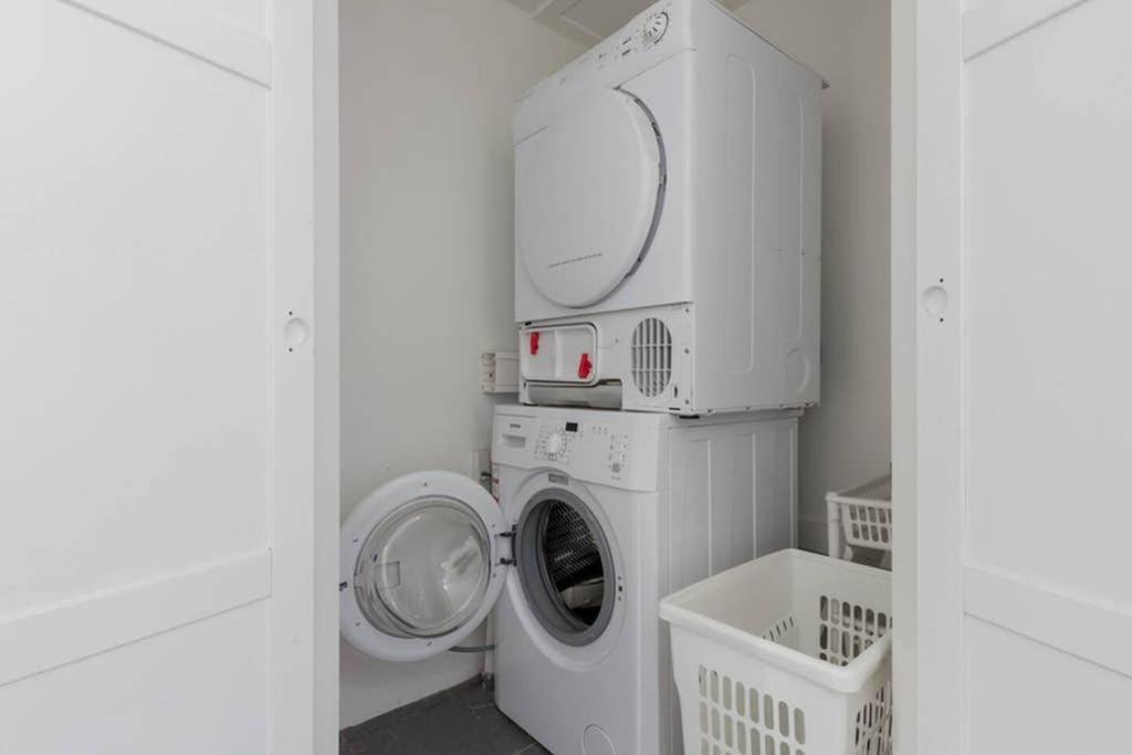 אקורירי Superb Central Location, No Car Needed - Spacious מראה חיצוני תמונה
